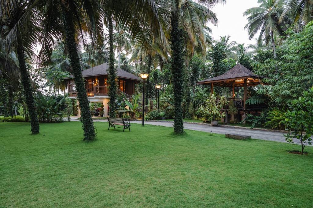 Villa Woods & Palms Pollāchi Eksteriør bilde